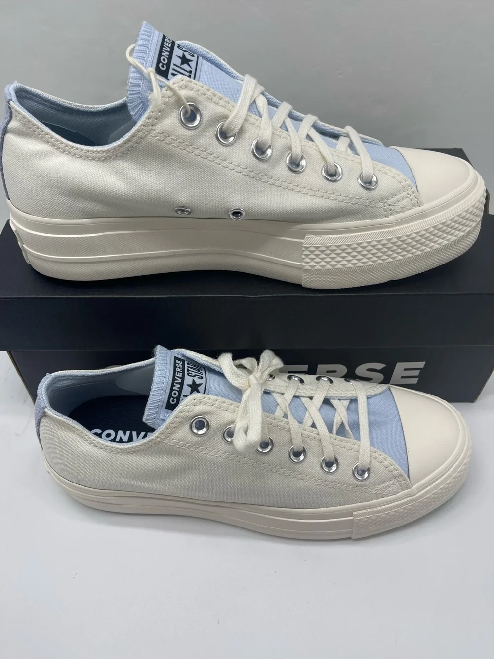 Converse CTAS LIFT OX EGRET/EGRET/BLUE SUPER-MOON Low Top Platform Sneakers